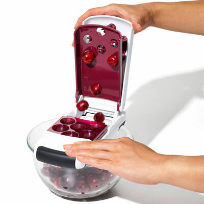 OXO GG QUICK-RELEASE MULTI-CHERRY PITTER